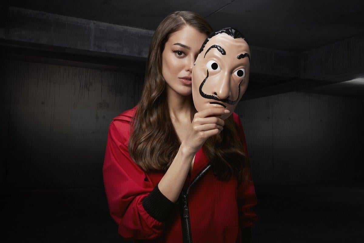 Dilan Çiçek Deniz İspanyolca öğreniyor