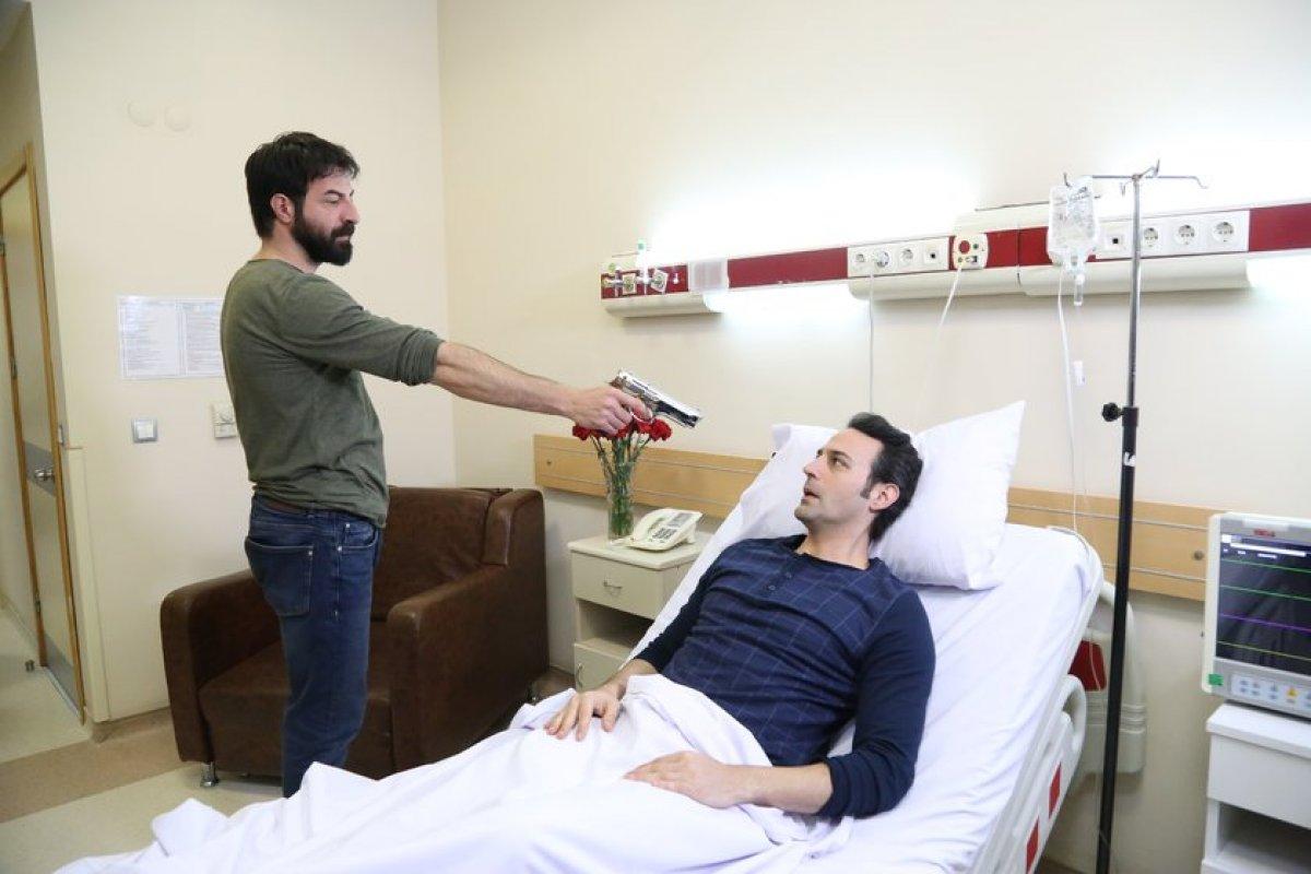 Oyuncu Mert Yavuzcan babasını kaybetti