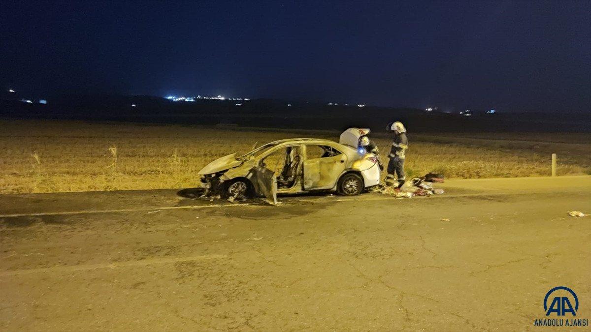 Batman’da, seyir halindeki araç alev alev yandı