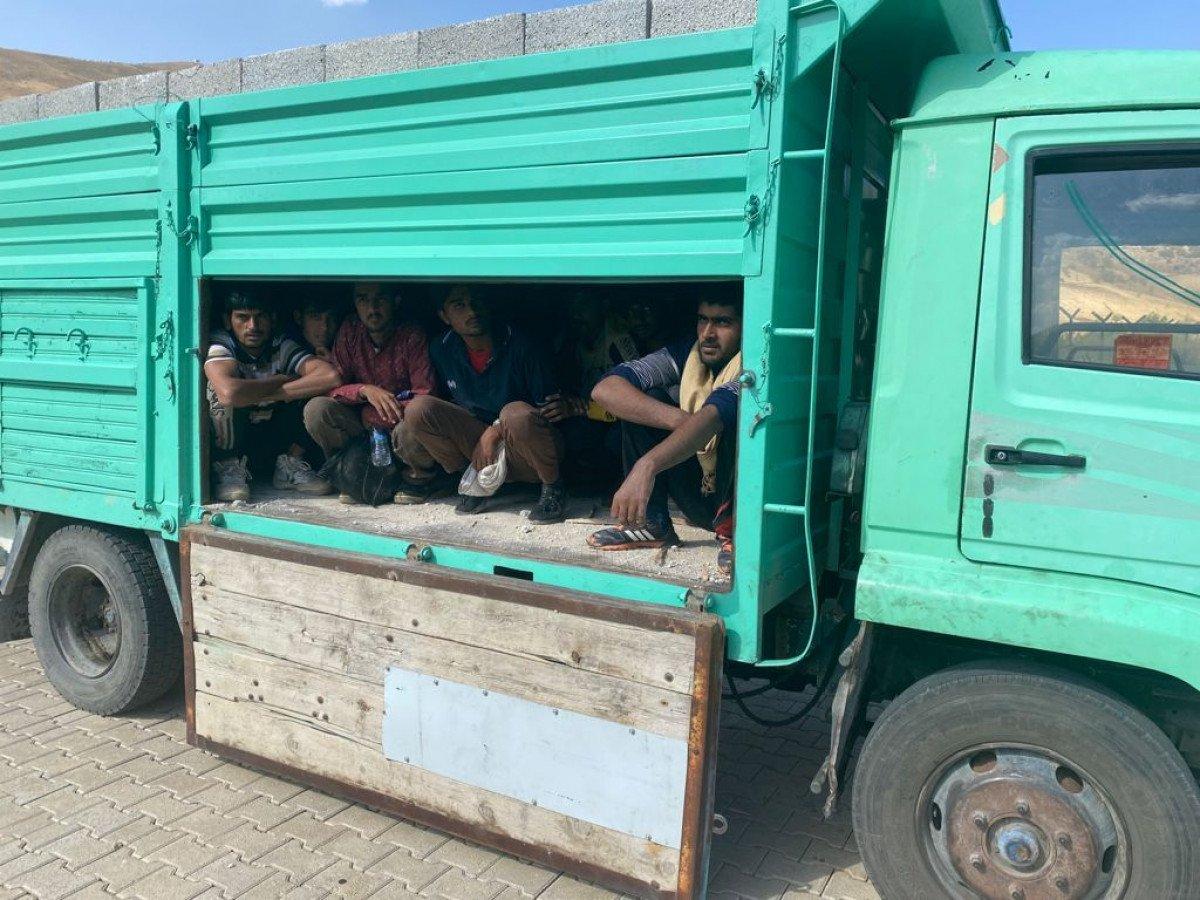 Van'da 27 kaçak göçmen yakalandı