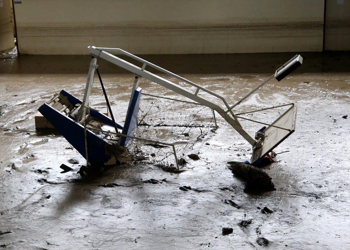 Kastamonu'daki sel felaketinde spor tesisleri de zarar gördü