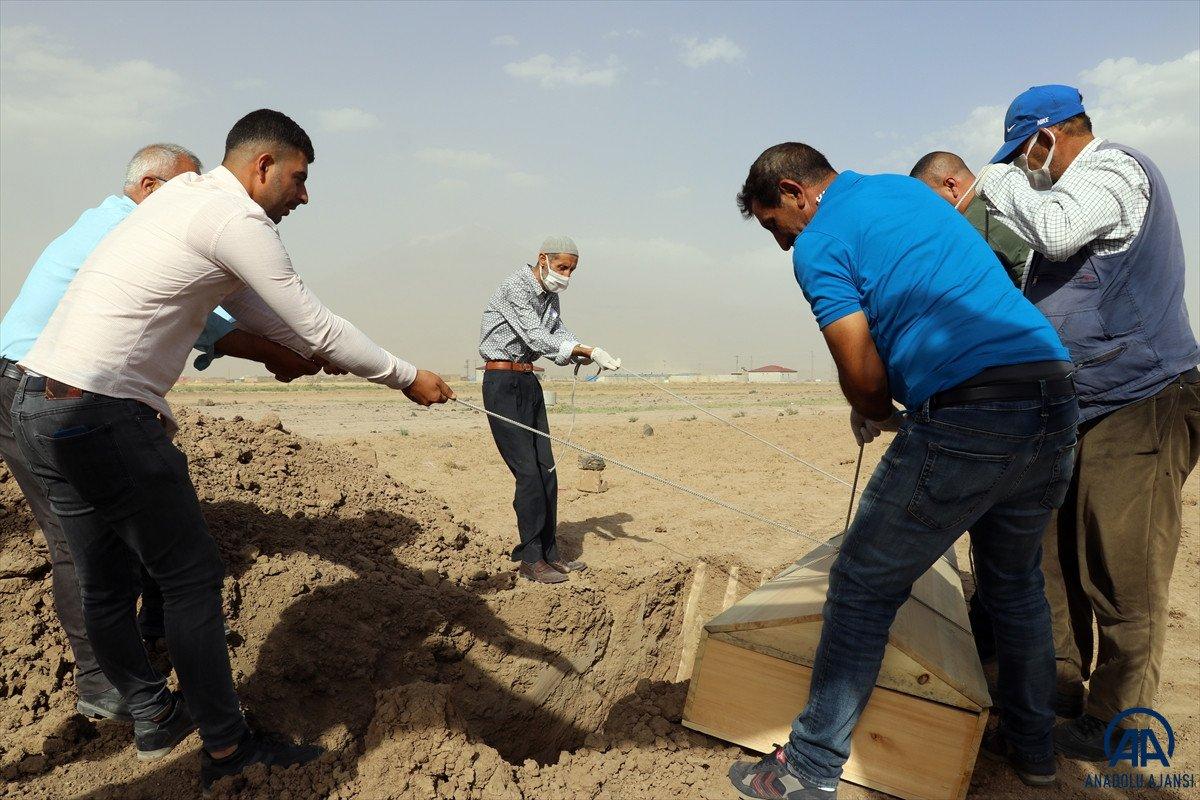 İtalyan araştırmacı vasiyeti üzerine Nuh'un Gemisi'ni aradığı Ağrı Dağı'nın karşısına defnedildi