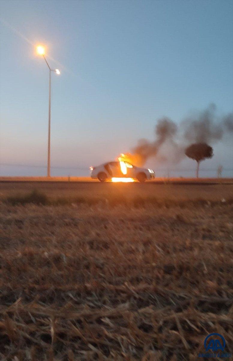 Batman’da, seyir halindeki araç alev alev yandı