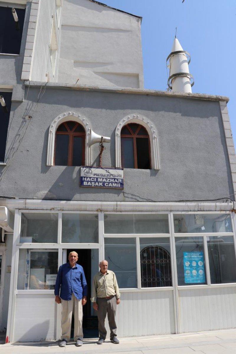 Van'da bir vatandaş, apartmanının bir bölümünü 2 katlı cami yaptı