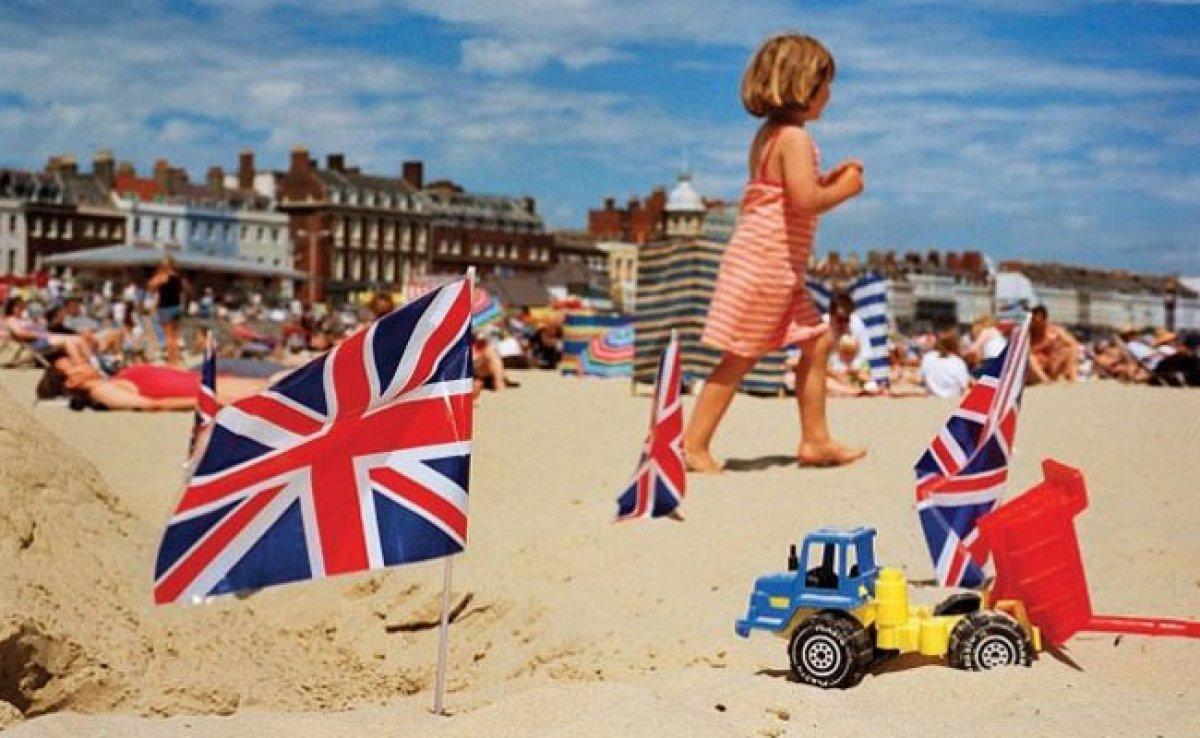 İngiltere'de Türkiye'nin kırmızı listeden çıkarılması için imza kampanyası başlatıldı