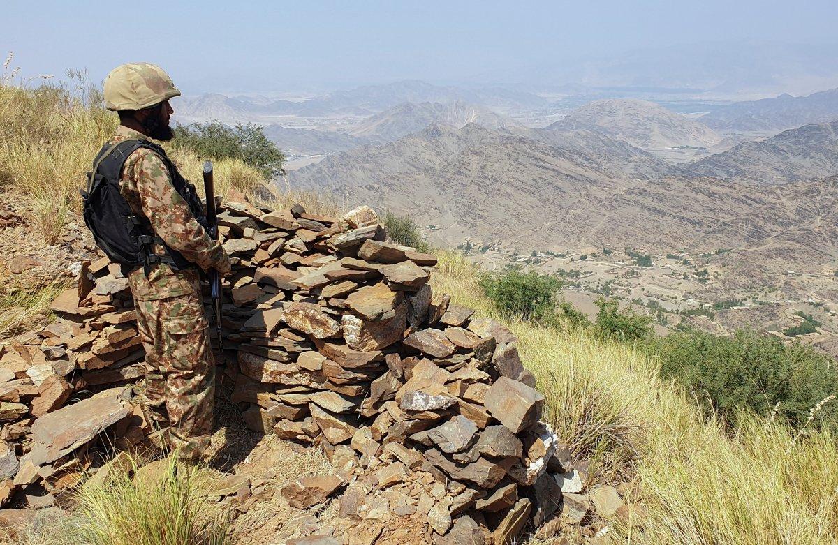 Pakistan, Afganistan sınırına tel örgü çekti