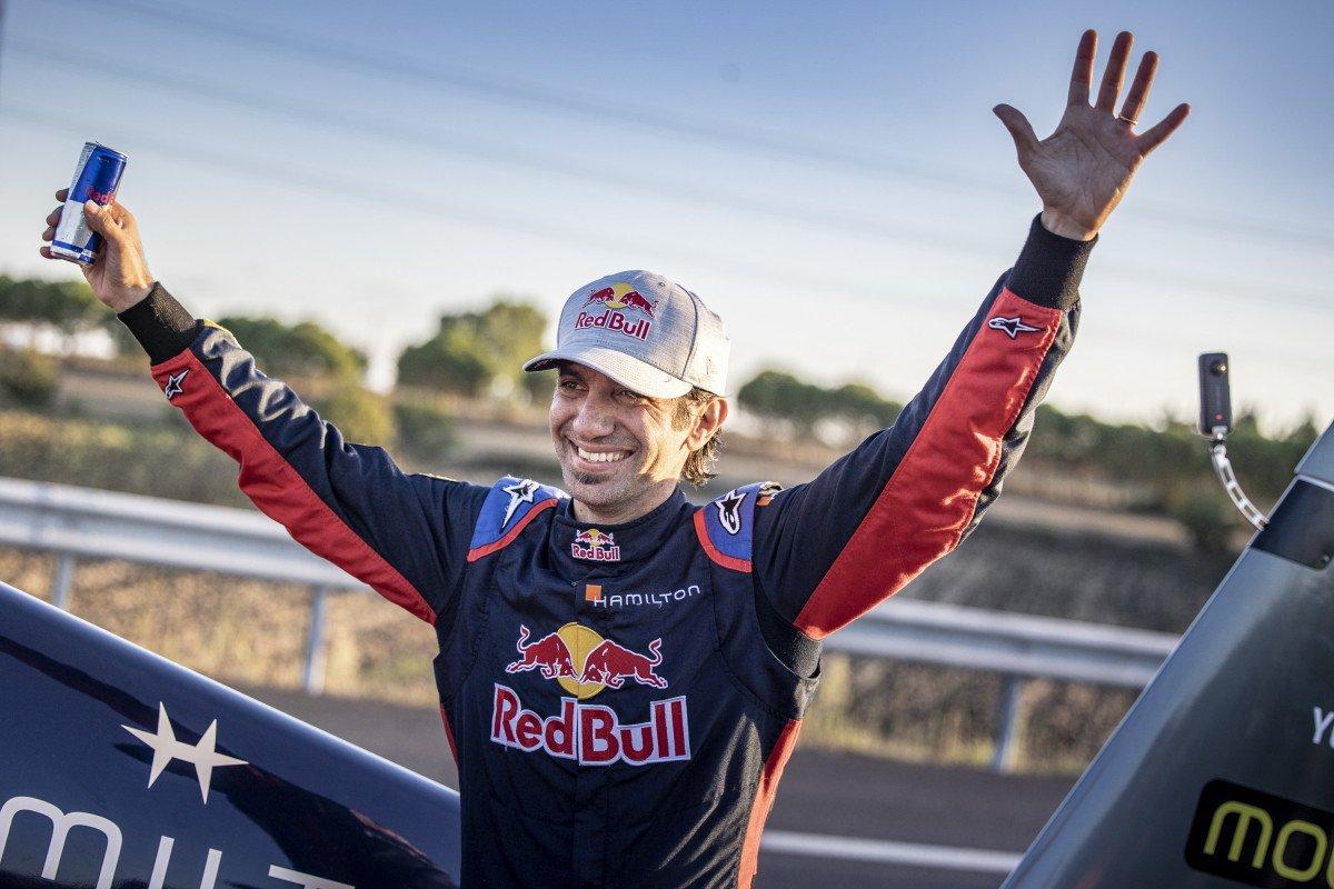 Dario Costa, İstanbul’daki tünellerden uçakla geçti, rekor kırdı