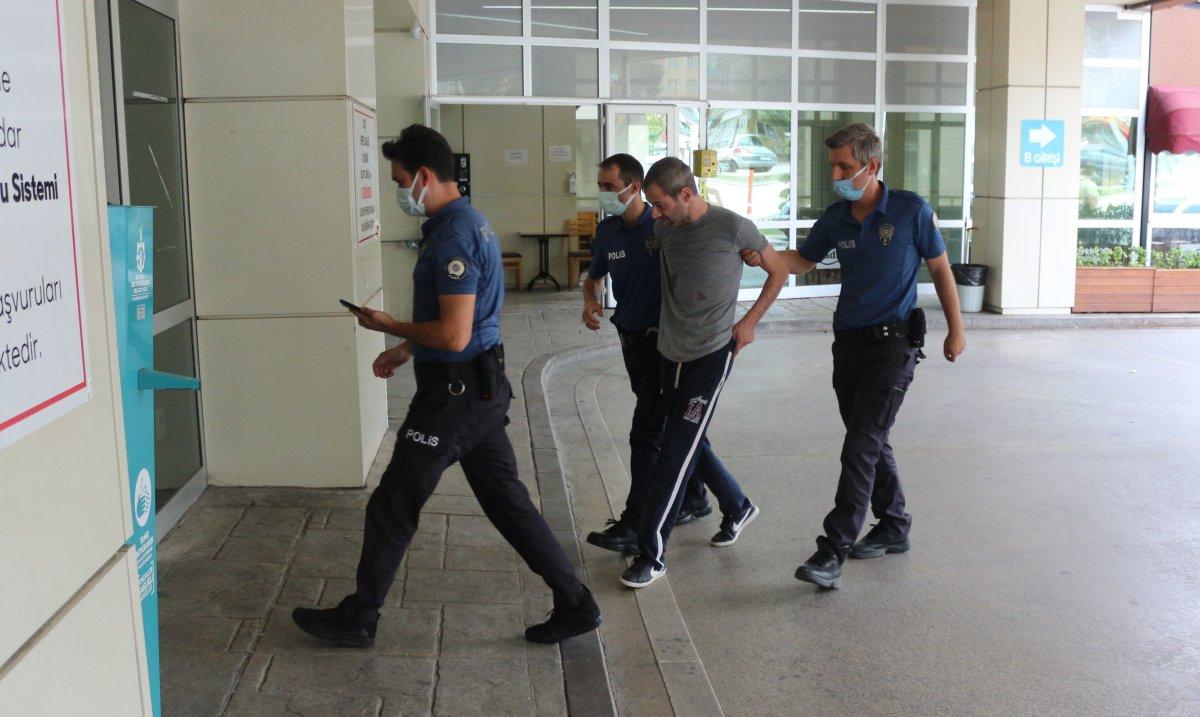 Kocaeli'de kavga eden baba ve oğlu birbirini bıçakladı