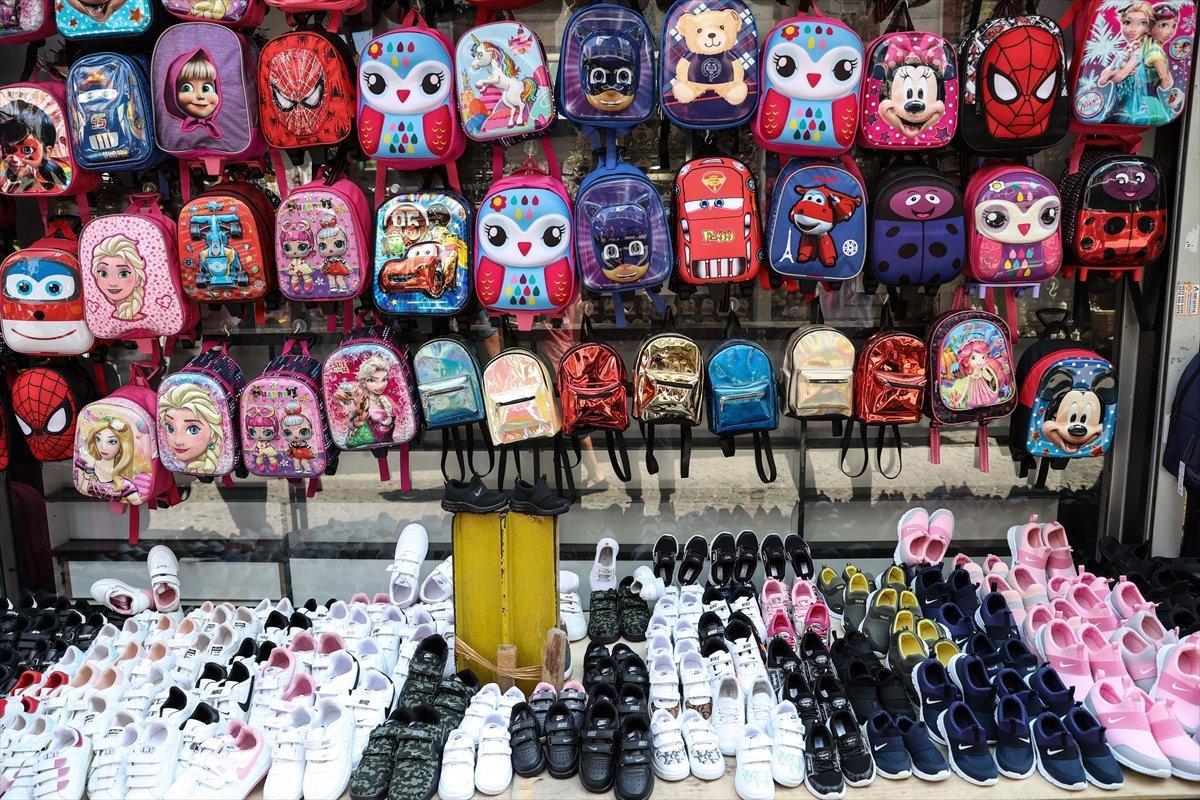 İstanbul'da kırtasiye esnafının yüzü gülüyor