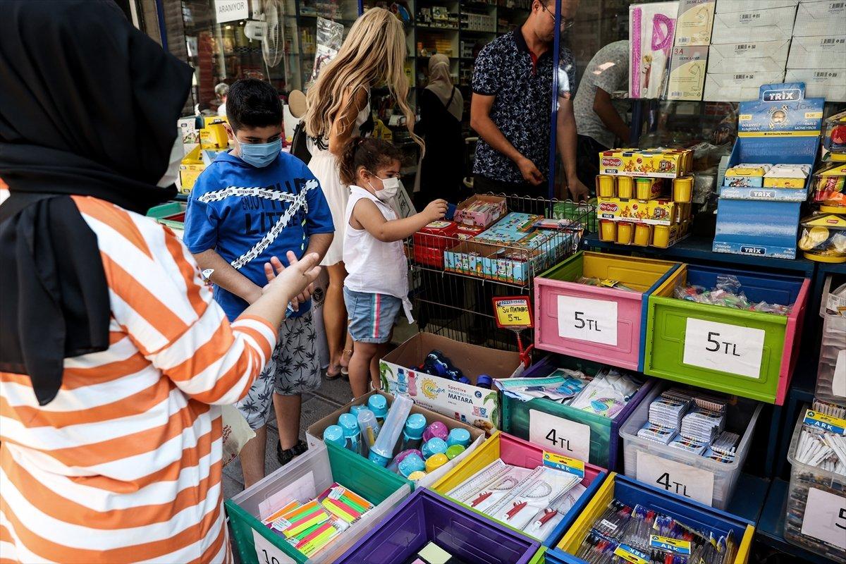 İstanbul'da kırtasiye esnafının yüzü gülüyor