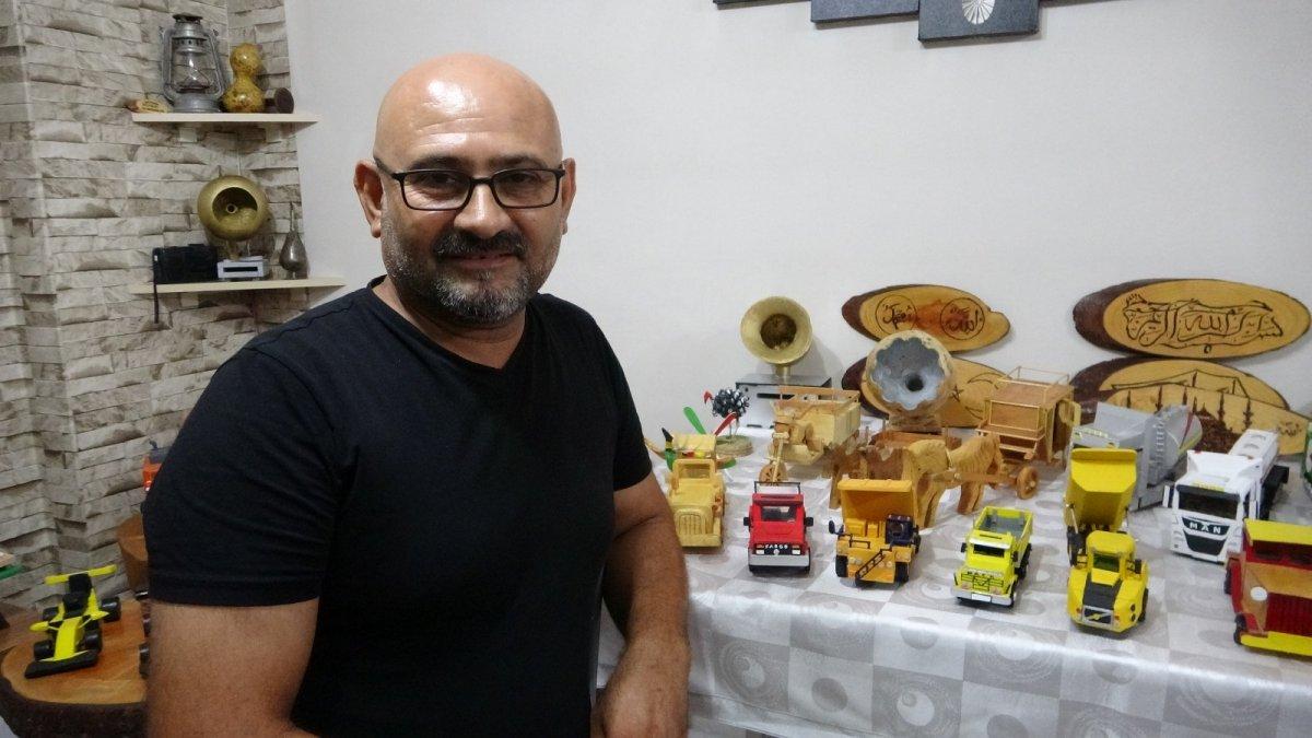 Adana'da oğlunun ödeviyle yeteneğini keşfetti