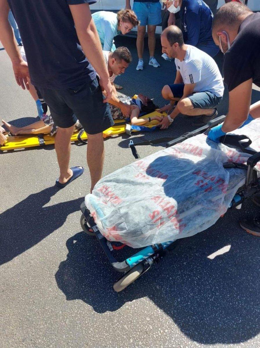 Antalya'da seyir halindeki kamyon elektrikli bisiklete çarptı