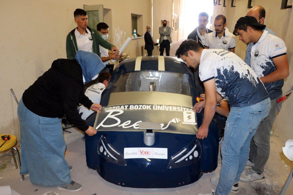 Yozgat'ta üniversiteliler trafik levhası okuyabilen sürücüsüz araç tasarladı