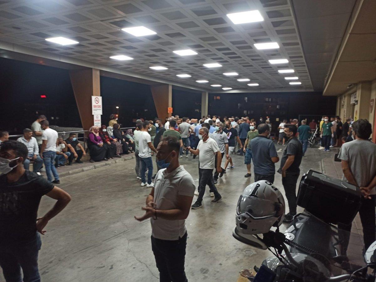 İzmir'de düğüne giden minibüs apartman bahçesine düştü: 20 yaralı