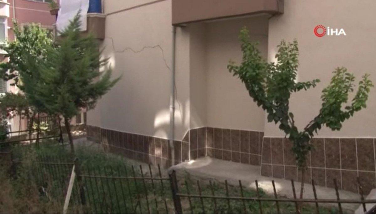 Ankara’da bina çatladı, bina sakinleri araçlarında sabahladı