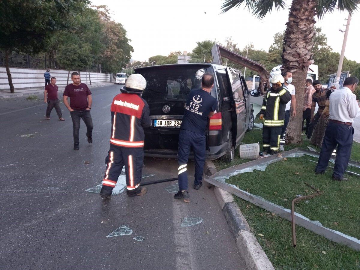 Manisa’da işçi servisi kaza yaptı: 18 yaralı