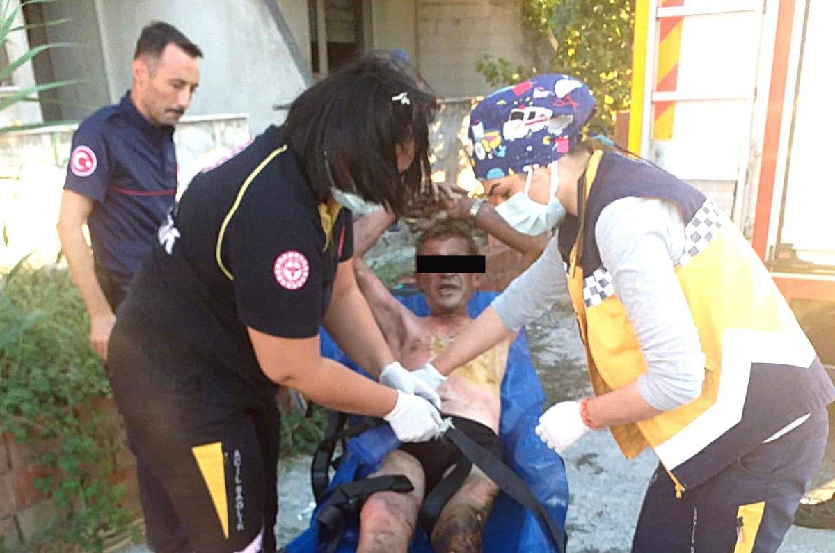 Balıkesir’de yangını söndürmeye çalışan kişi de yandı