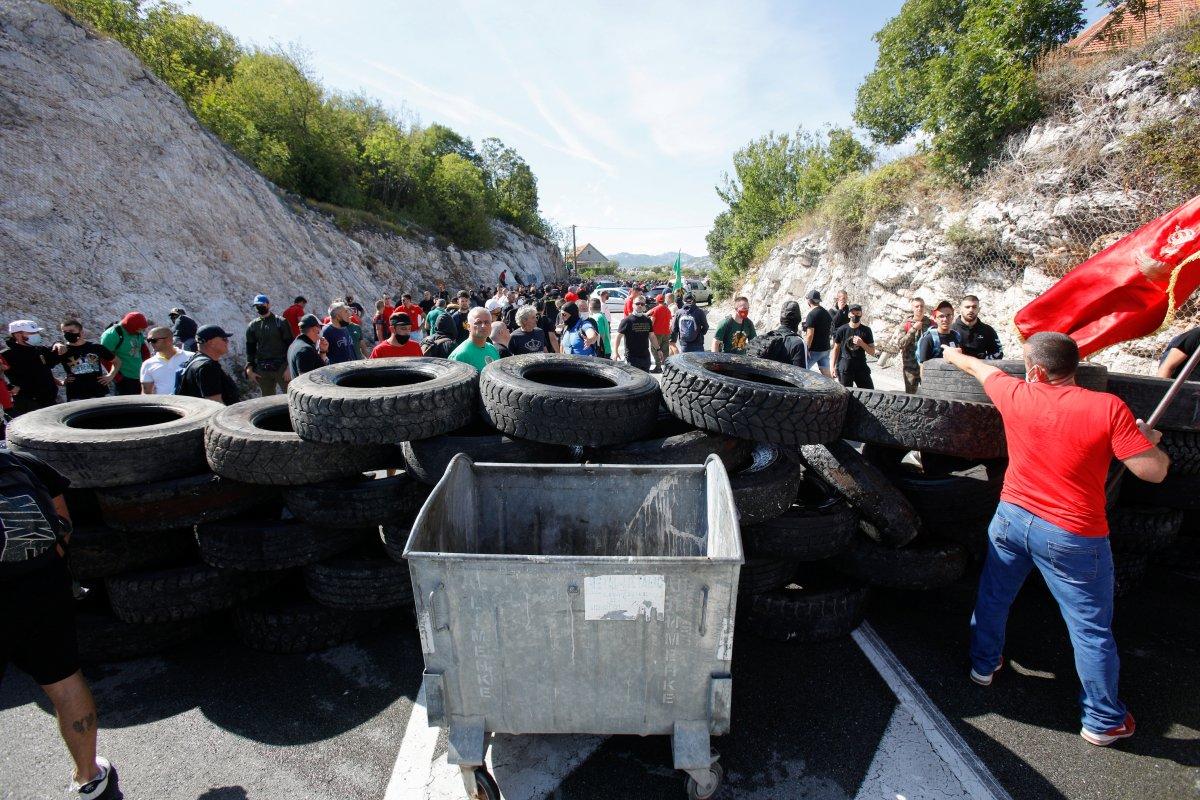 Karadağ’da Sırp Ortodoks Kilisesi'nin taht töreni protestosu