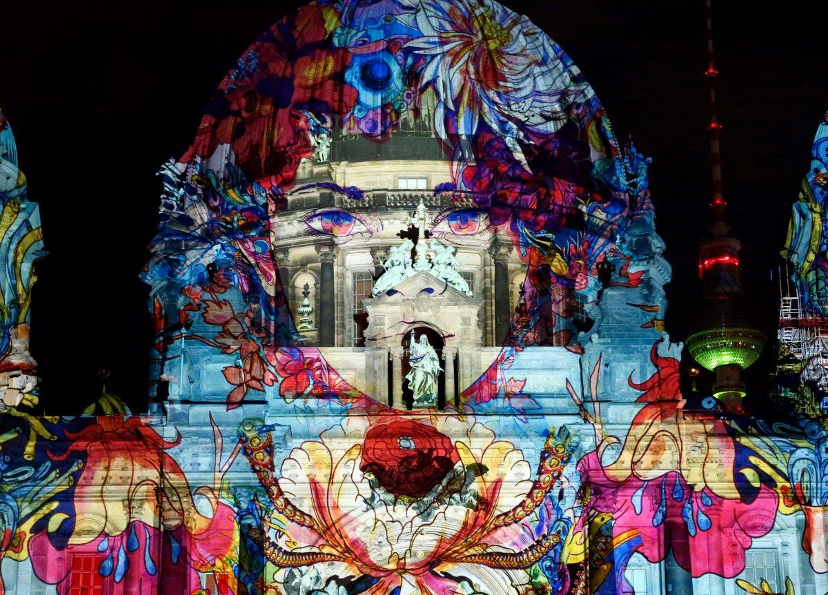 Berlin'de ışık festivali büyüledi