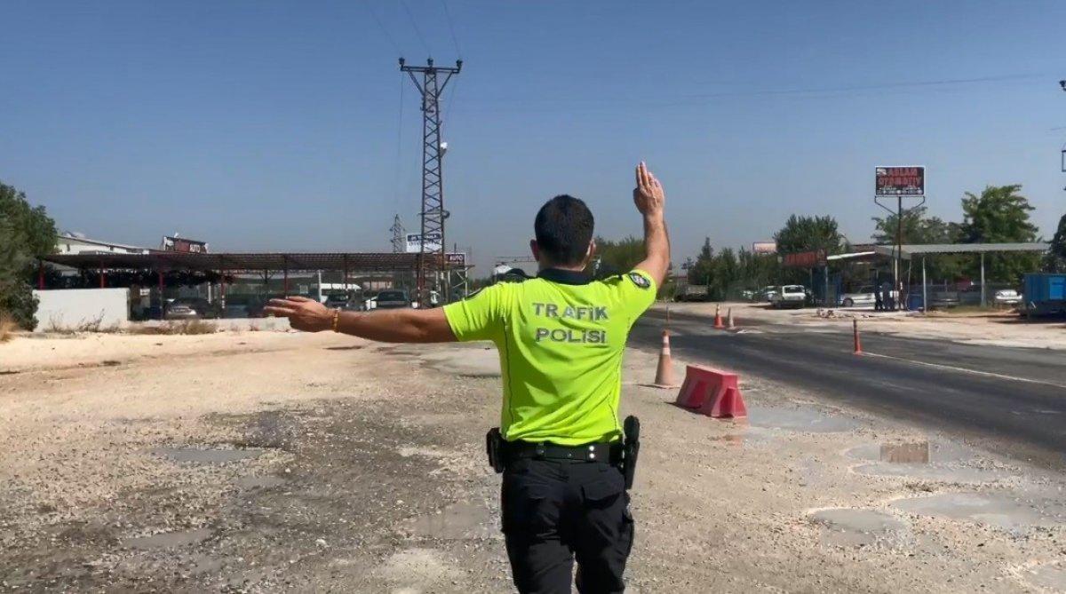 Şanlıurfa polisinden yolculara koronavirüs aşısı daveti