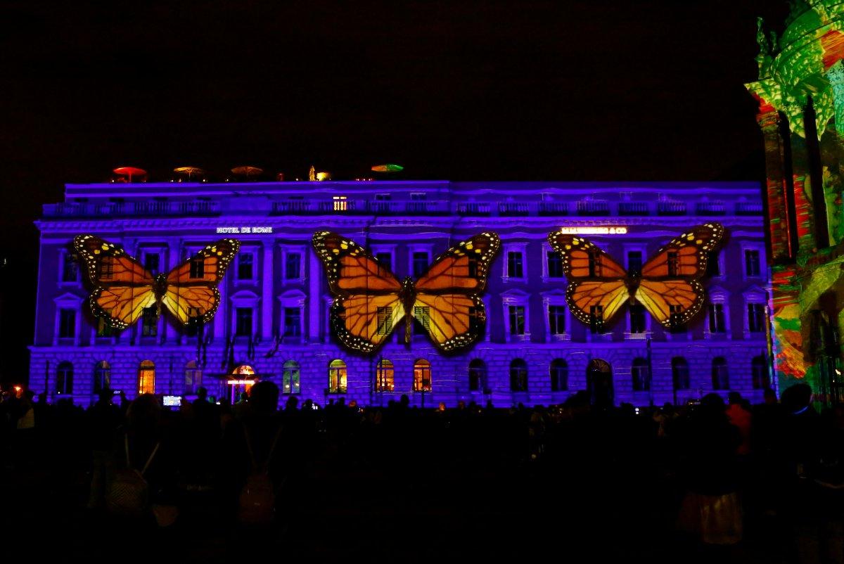 Berlin'de ışık festivali büyüledi