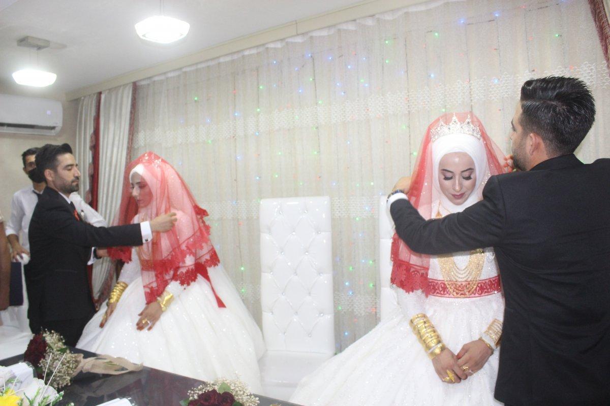 Adıyaman'da ikiz kardeşlerin çifte mutluluğu