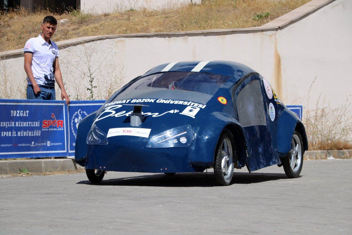 Yozgat'ta üniversiteliler trafik levhası okuyabilen sürücüsüz araç tasarladı