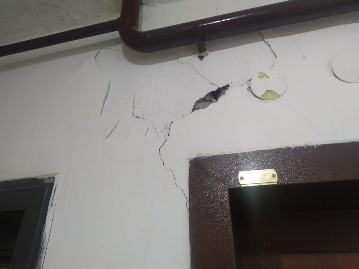 Ankara’da bina çatladı, bina sakinleri araçlarında sabahladı