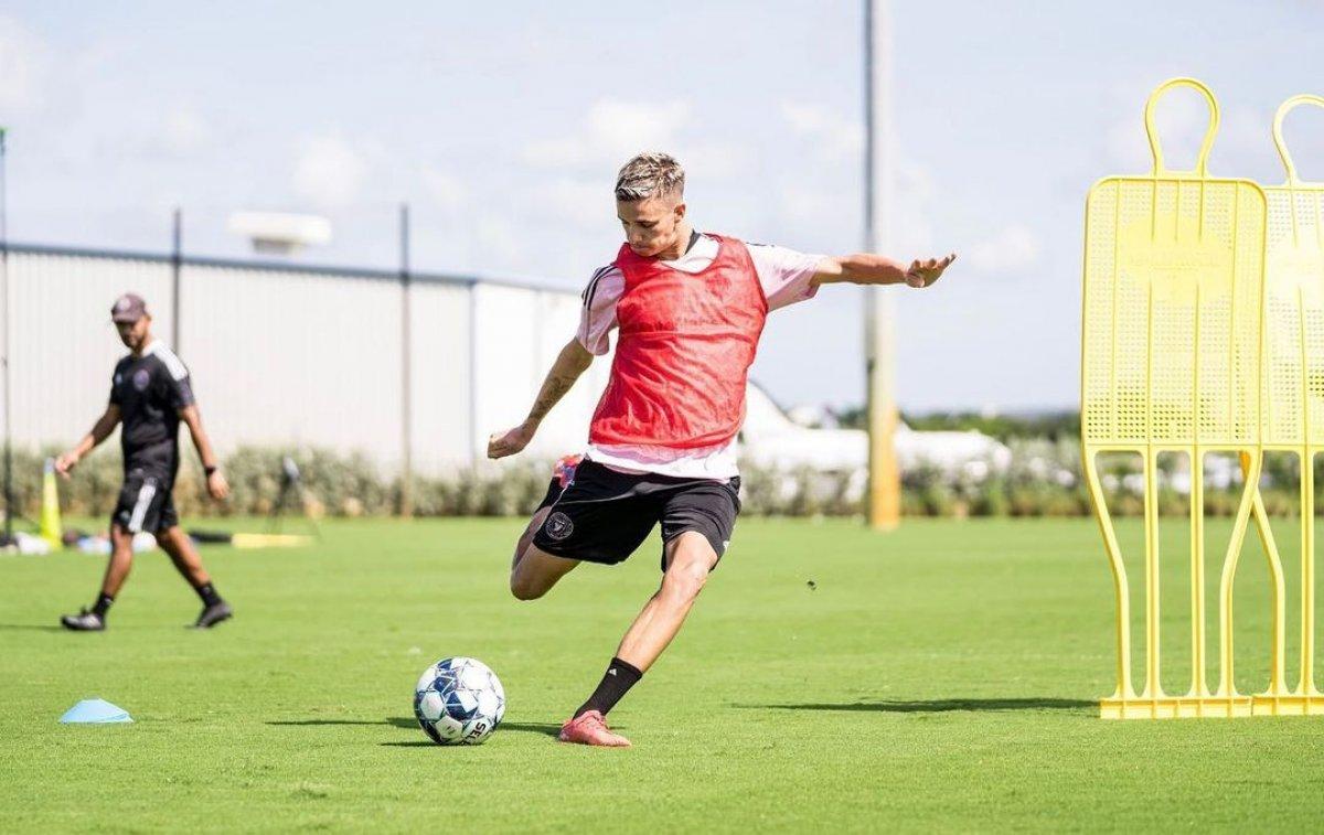 David Beckham'ın oğlu Romeo, ilk profesyonel sözleşmesini imzaladı