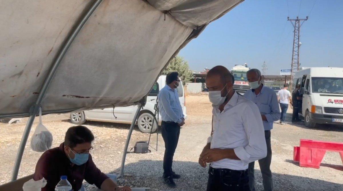 Şanlıurfa polisinden yolculara koronavirüs aşısı daveti