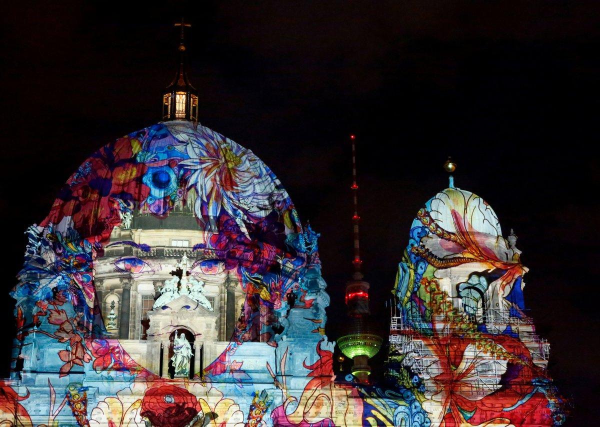 Berlin'de ışık festivali büyüledi