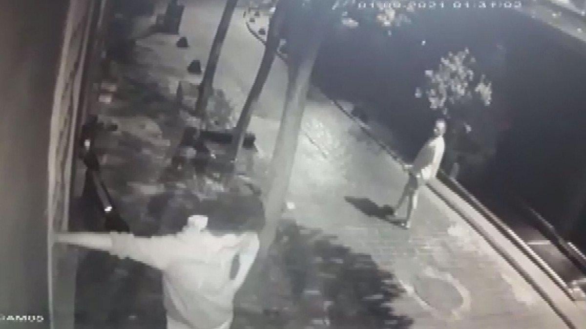 Beyoğlu’nda Ukraynalı turisti darbettikten sonra gasbettiler