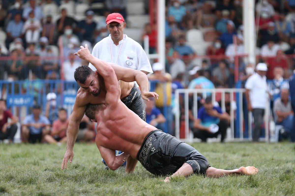 İsmail Balaban, Elmalı Yağlı Güreşleri'nde ilk kez başpehlivan oldu
