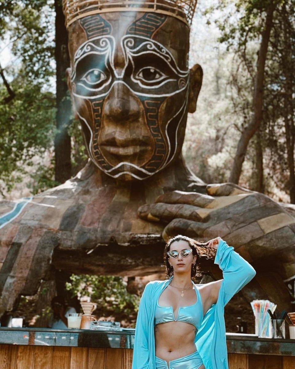 Hande Doğandemir'den bikinili yaza veda fotoğrafları