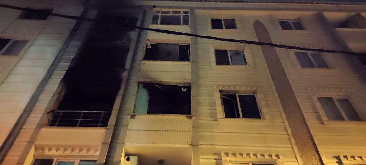 Esenyurt’ta eşine sinirlenip evini yaktı