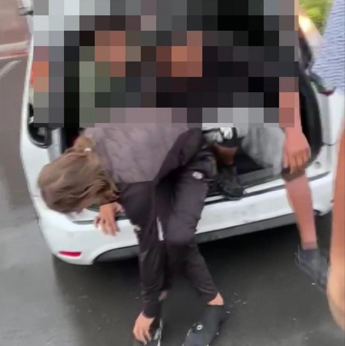 Kocaeli'de aracın bagaj ve yolcu kısmından 8 kaçak göçmen çıktı