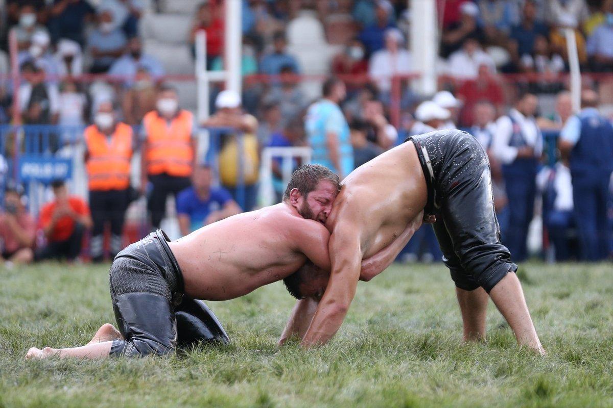 İsmail Balaban, Elmalı Yağlı Güreşleri'nde ilk kez başpehlivan oldu