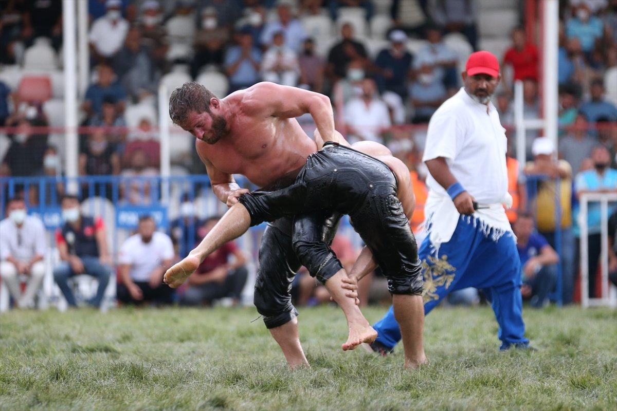 İsmail Balaban, Elmalı Yağlı Güreşleri'nde ilk kez başpehlivan oldu