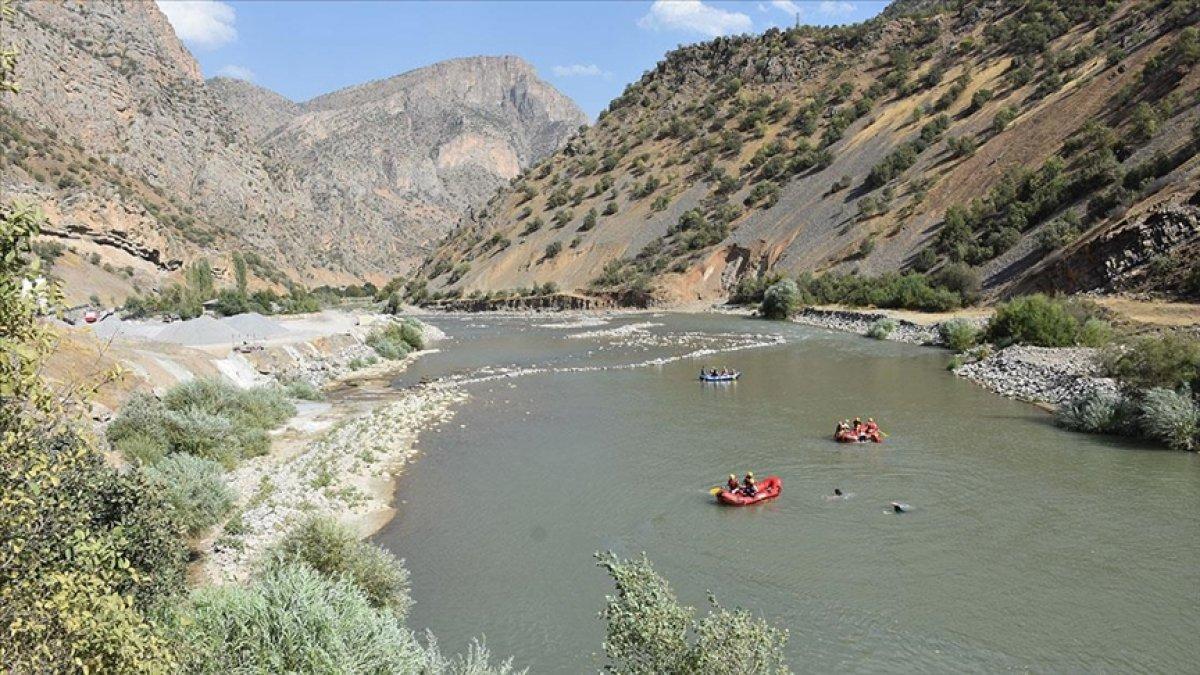 Terörden arındırılan Çukurca, festivallerle renklendi