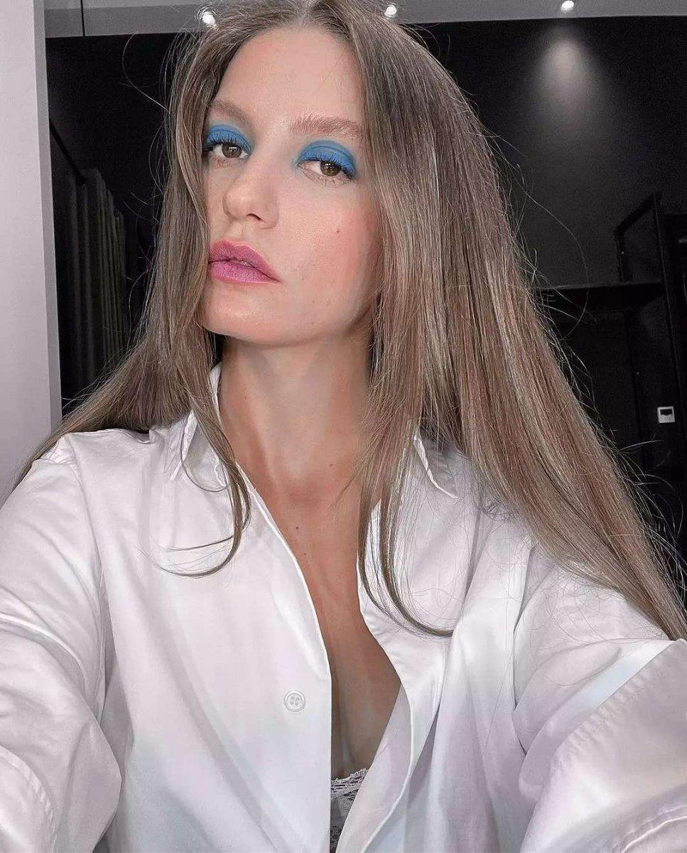 Serenay Sarıkaya'nın sokak tarzı