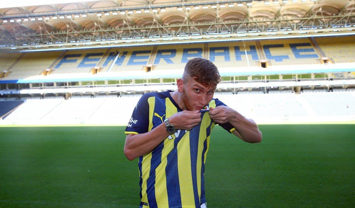 Fenerbahçe'de Burak Kapacak'ın lisansı çıkartıldı