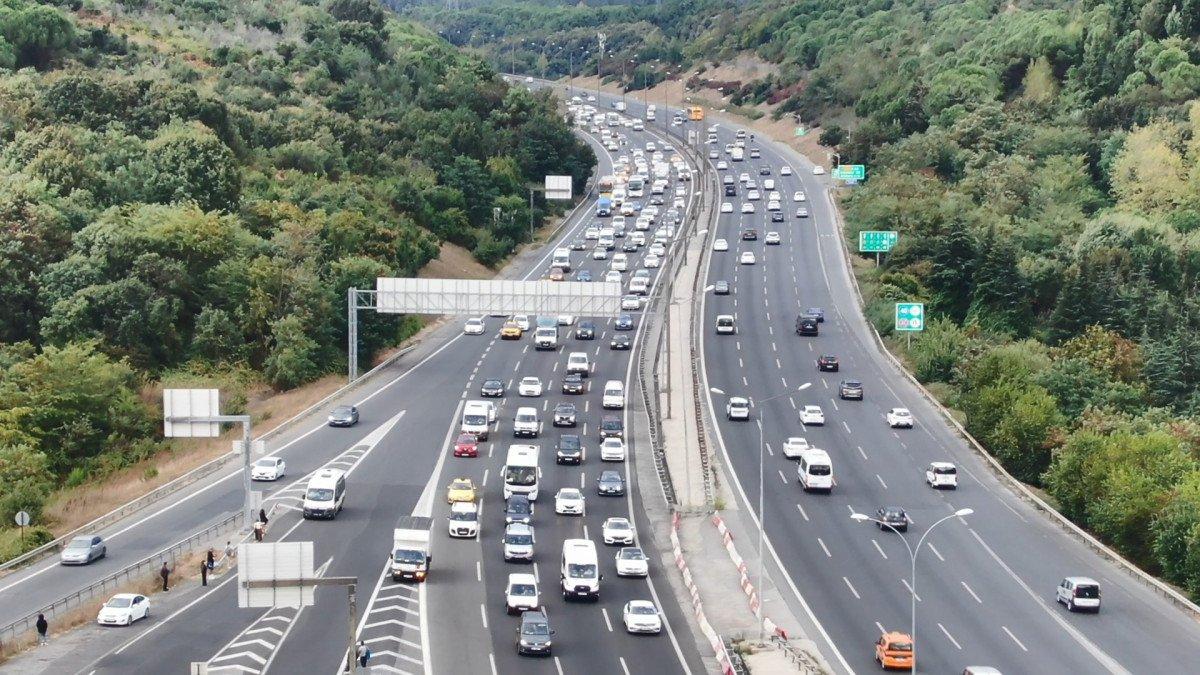 Okullar açıldı, İstanbul trafiği durma noktasına geldi