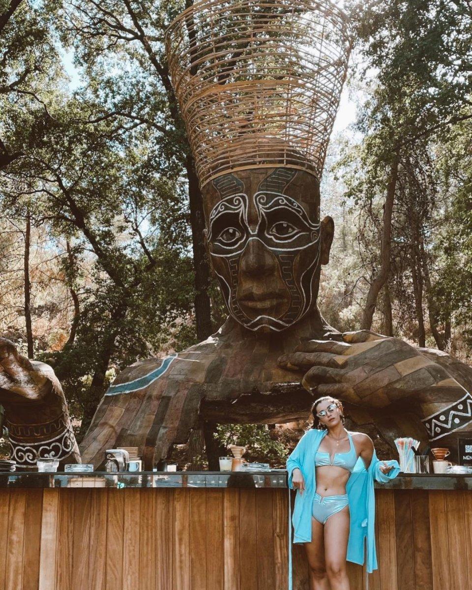 Hande Doğandemir'den bikinili yaza veda fotoğrafları