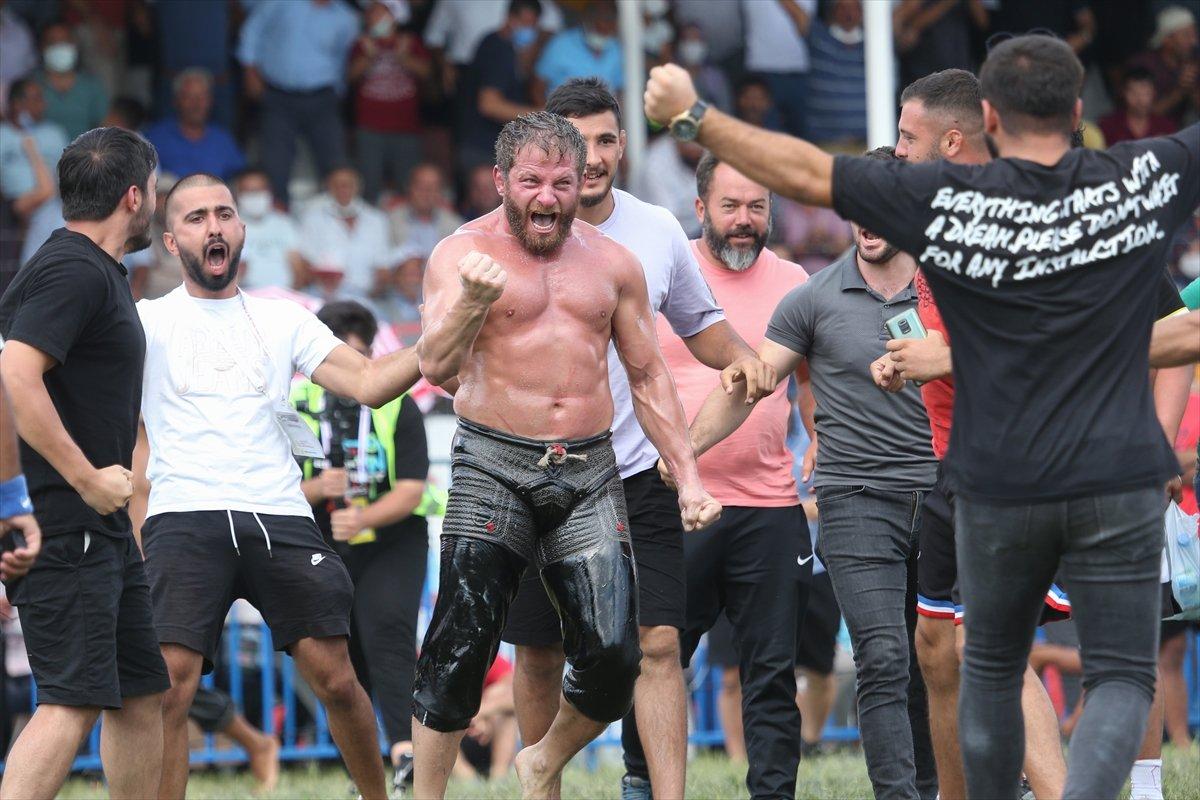 İsmail Balaban, Elmalı Yağlı Güreşleri'nde ilk kez başpehlivan oldu