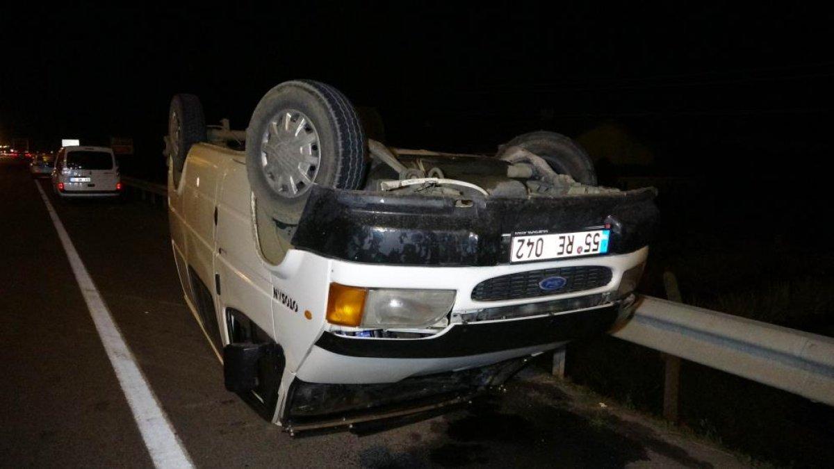 Samsun'da fındık yüklü minibüs takla atarak ters döndü