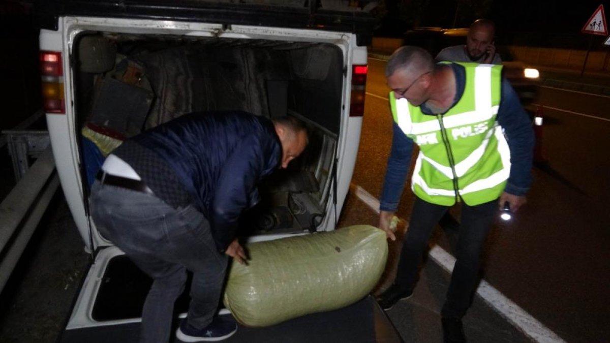 Samsun'da fındık yüklü minibüs takla atarak ters döndü