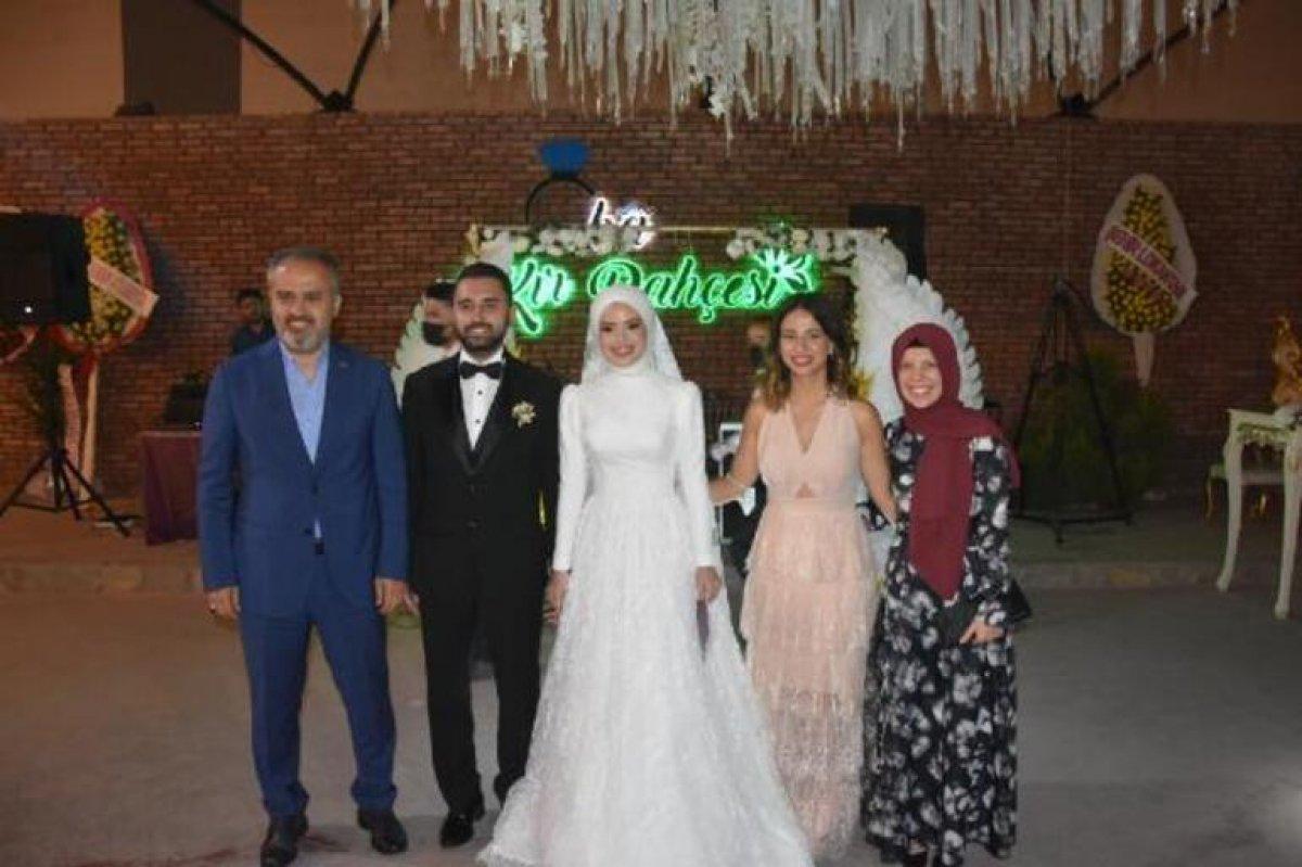 Bursa’da, 23 Nisan’da koltuğuna oturduğu başkan nikahını kıydı