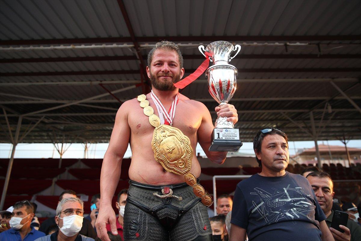 İsmail Balaban, Elmalı Yağlı Güreşleri'nde ilk kez başpehlivan oldu