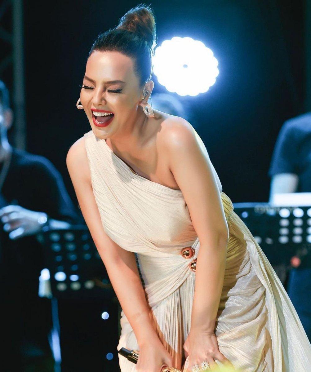 Ebru Gündeş ve Meryem Uzerli aynı düğünde