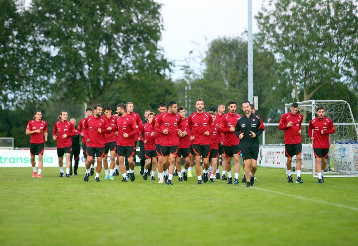Şenol Güneş, Hollanda maçı öncesi futbolcuları motive etti